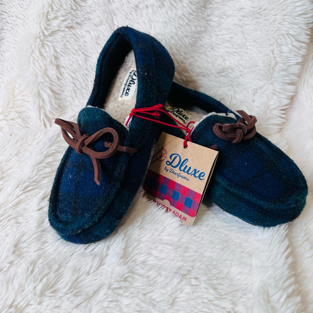 Kids Dearfoams Memory Foam Slippers New size 11/12